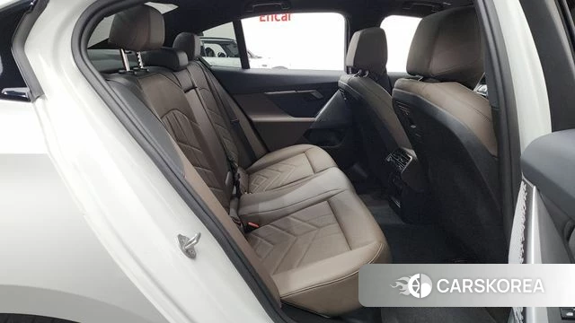 BMW 5 Series (G60) 2023 Белый из Кореи, фото 2