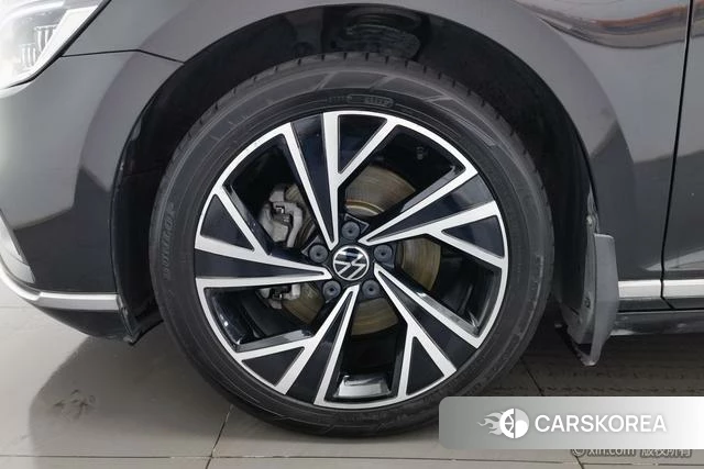 Volkswagen Magotan 2022 Черный из Китая, фото 2