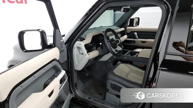 Land Rover Defender (L663) 2023 Черный из Кореи, фото 2