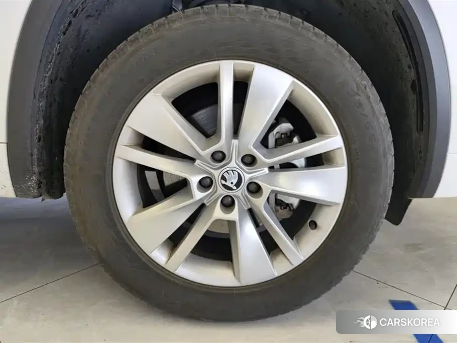 Skoda Kodiak 2024 Белый из Китая, фото 3