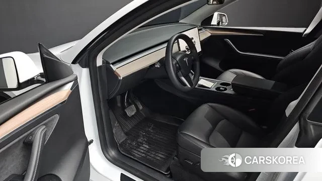 Tesla Model Y 2023 Белый из Кореи, фото 2