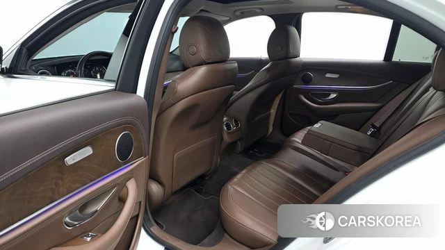 Mercedes-Benz E-Class W213 2019 Белый из Кореи, фото 2