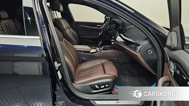 BMW 5 Series (G30) 2021 Черный из Кореи, фото 2