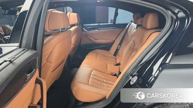 BMW 5 Series (G30) 2023 Черный из Кореи, фото 2