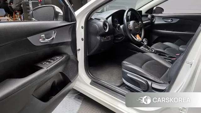 Kia The New K3 2nd generation 2021 Белый из Кореи, фото 2