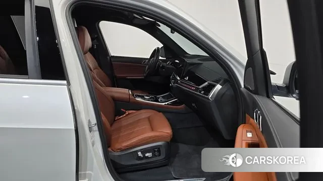 BMW X7 (G07) 2023 Белый из Кореи, фото 2