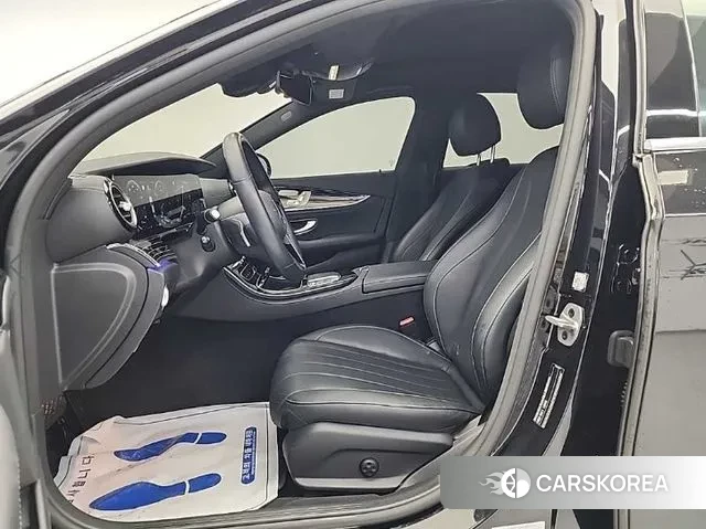 Mercedes-Benz E-Class W213 2022 Черный из Кореи, фото 2