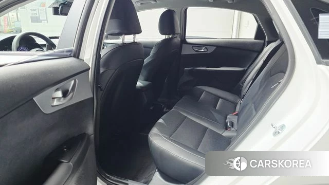 Kia The New K3 2nd generation 2022 Белый из Кореи, фото 2