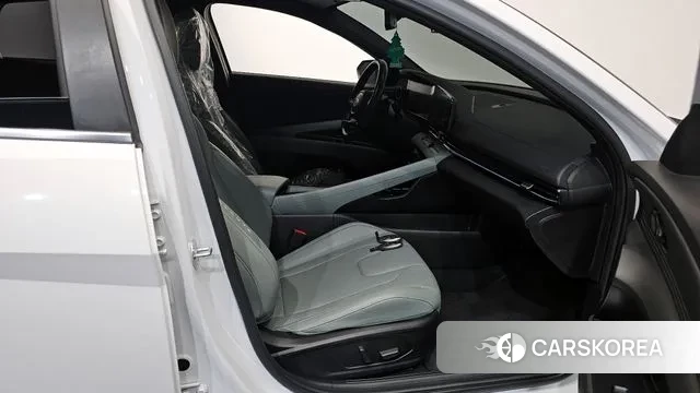 Hyundai The New Avante (CN7) 2023 Белый из Кореи, фото 2