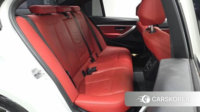BMW 3 Series (F30) 2018 Белый из Кореи, фото 2