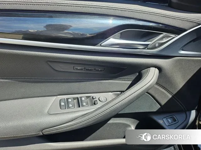 BMW 5 Series (G30) 2019 Черный из Кореи, фото 2