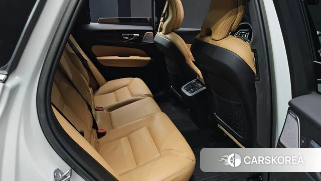 Volvo XC60 second Generation 2023 Белый из Кореи, фото 2