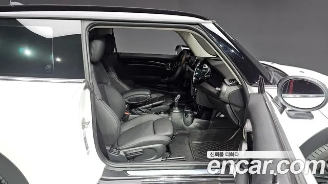 Mini Cooper 2024 Белый из Кореи, фото 2