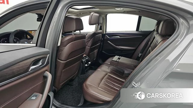 BMW 5 Series (G30) 2021 Серебряный из Кореи, фото 2