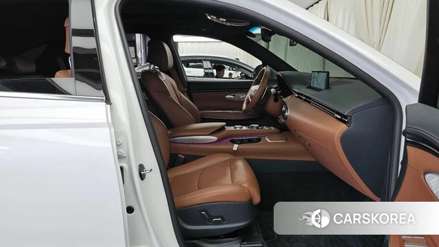 Genesis GV70 2023 Белый из Кореи, фото 2