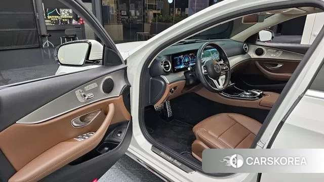 Mercedes-Benz E-Class W213 2018 Белый из Кореи, фото 2