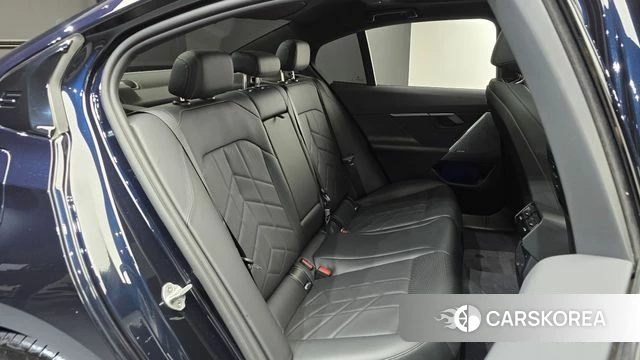 BMW 5 Series (G60) 2025 Черный из Кореи, фото 2