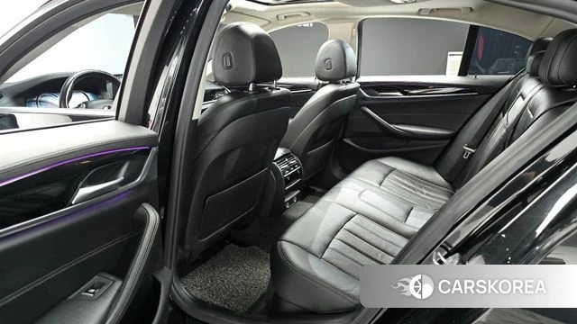 BMW 5 Series (G30) 2018 Черный из Кореи, фото 2