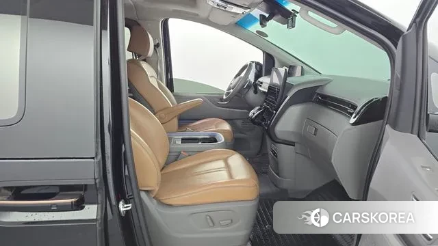 Hyundai Staria 2021 Черный из Кореи, фото 2