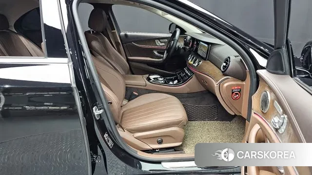 Mercedes-Benz E-Class W213 2019 Черный из Кореи, фото 2