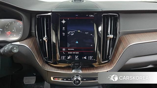 Volvo XC60 second Generation 2021 Белый из Кореи, фото 2