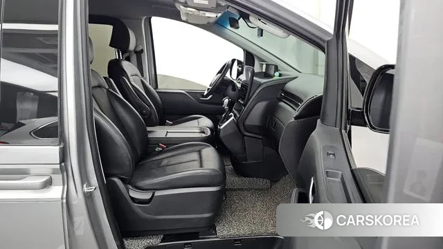 Hyundai Staria 2022 Серебряный из Кореи, фото 2