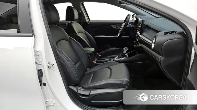 Kia The New K3 2nd generation 2021 Белый из Кореи, фото 2