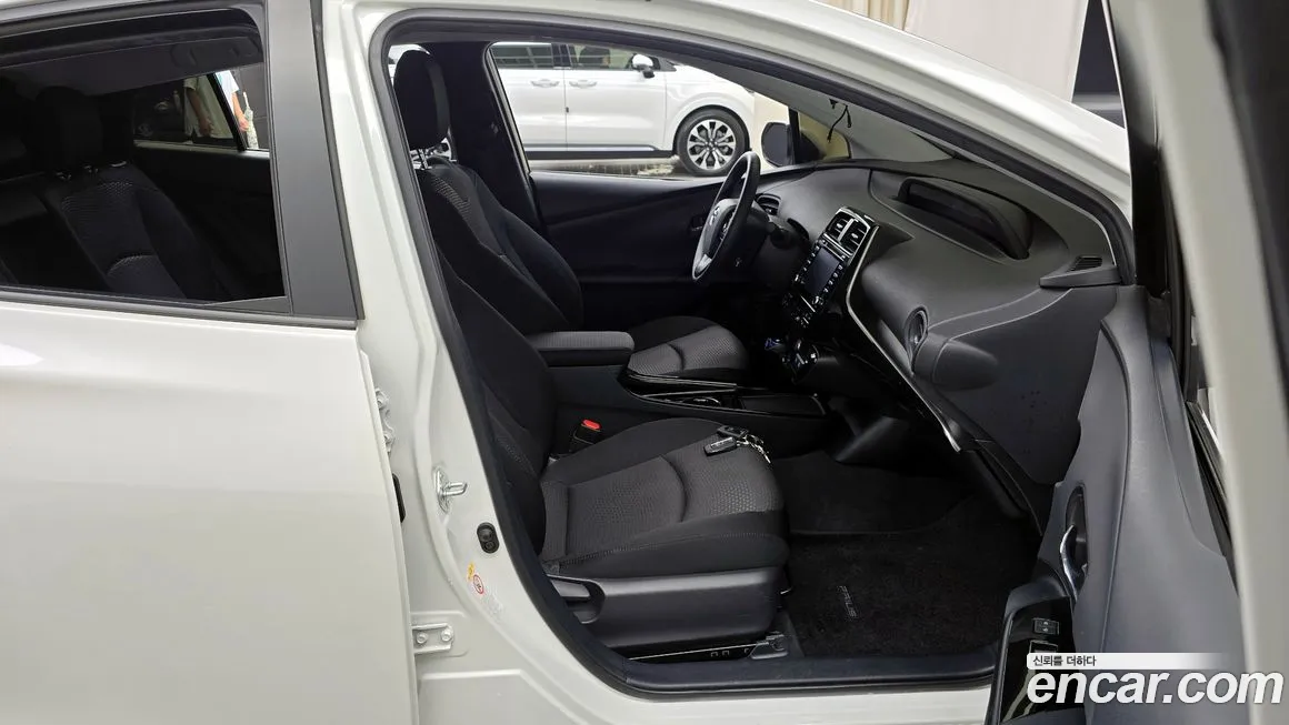 Toyota Prius 4th Generation 2019 Белый из Кореи, фото 2