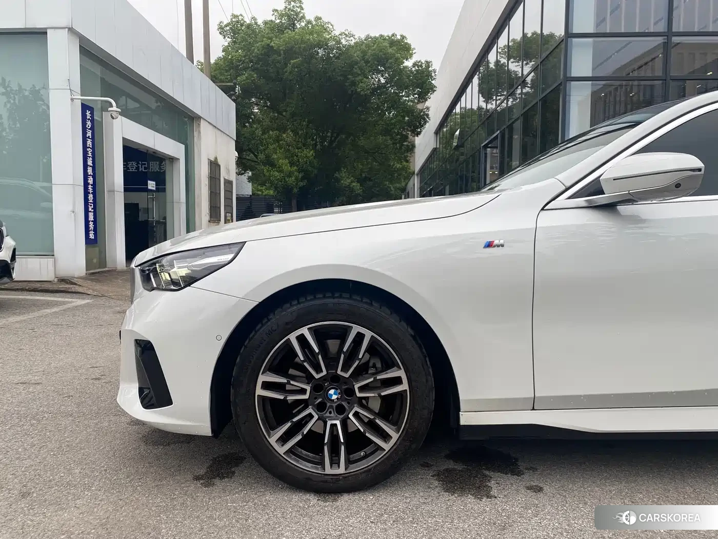BMW 5 series 2024 Белый из Китая, фото 3