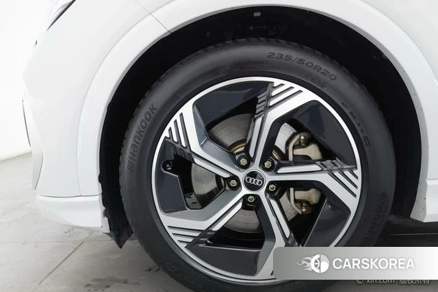 Audi Q4 e-tron 2023 Белый из Китая, фото 2