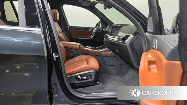 BMW X7 (G07) 2024 Черный из Кореи, фото 2