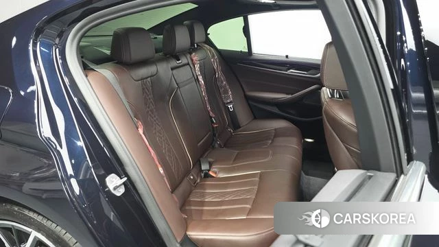 BMW 5 Series (G30) 2022 Черный из Кореи, фото 2