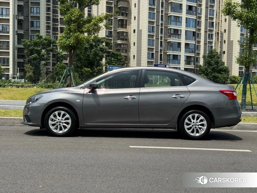 Nissan Xuan Yi 2021 Темно-серый из Китая, фото 2