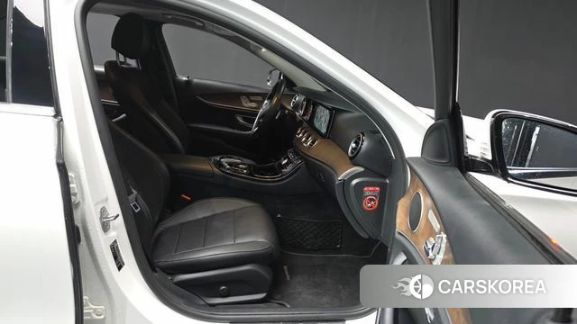 Mercedes-Benz E-Class W213 2018 Белый из Кореи, фото 2