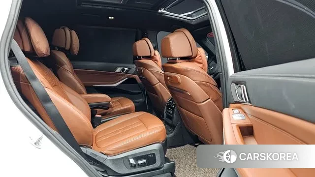 BMW X7 (G07) 2023 Белый из Кореи, фото 2