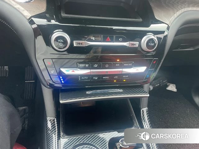 Ford Explorer 6th Generation 2022 Белый из Кореи, фото 2