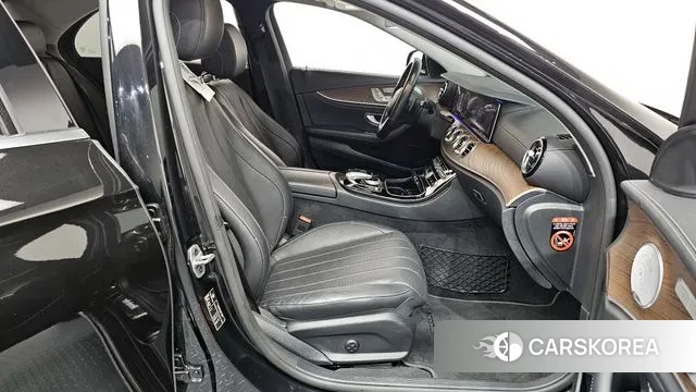 Mercedes-Benz E-Class W213 2019 Черный из Кореи, фото 2