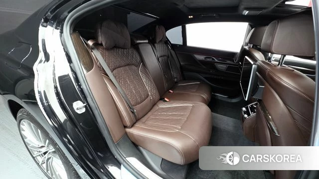 BMW 7 Series (G11) 2021 Черный из Кореи, фото 2