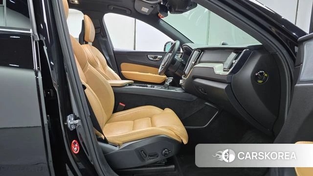 Volvo XC60 second Generation 2018 Черный из Кореи, фото 2