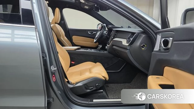 Volvo XC60 second Generation 2019 Серый из Кореи, фото 2