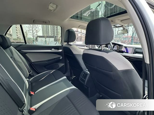 Volkswagen Golf 2023 Белый из Китая, фото 2