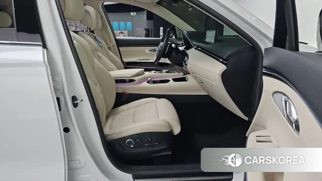 Genesis GV70 2023 Белый из Кореи, фото 2