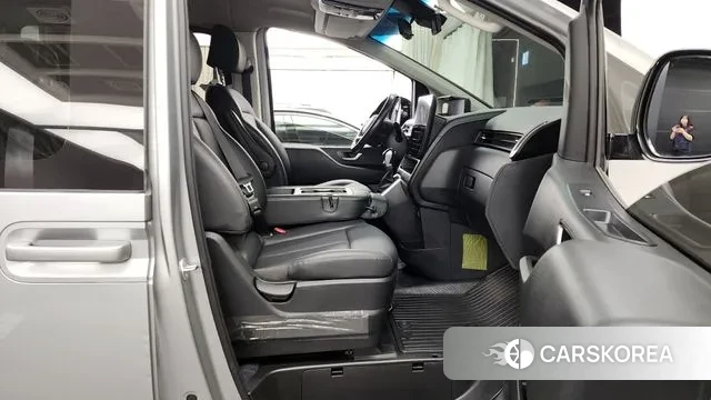 Hyundai Staria 2023 Серебряный из Кореи, фото 2