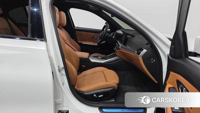 BMW 3 Series (G20) 2022 Белый из Кореи, фото 2
