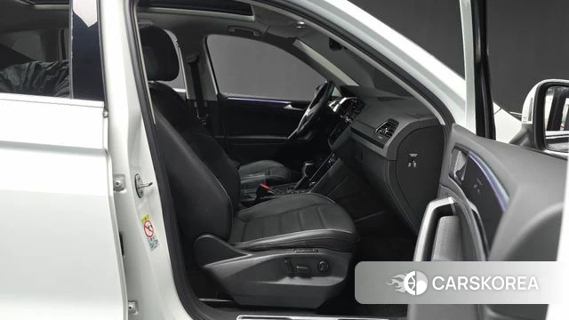 Volkswagen Tiguan second Generation 2022 Белый из Кореи, фото 2