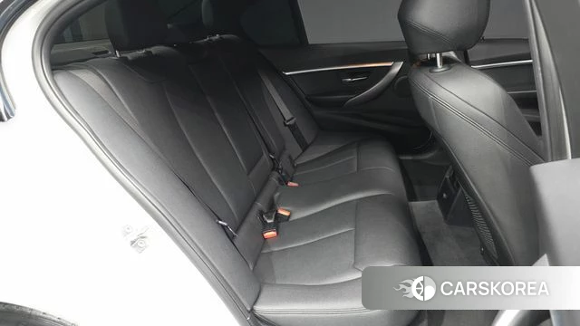 BMW 3 Series (F30) 2018 Белый из Кореи, фото 2