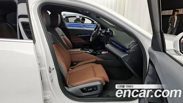 BMW 5 Series (G60) 2023 Белый из Кореи, фото 2