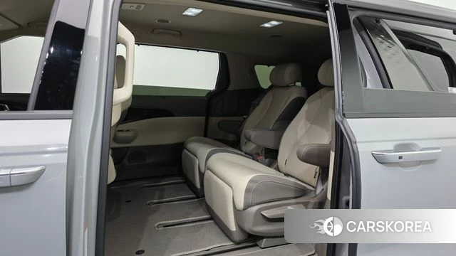 Kia The New Carnival 4th Generation 2025 Серебристо-серый из Кореи, фото 2