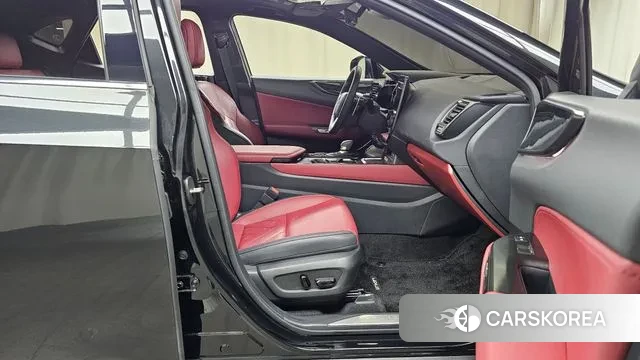 Lexus NX350h Second generation 2024 Черный из Кореи, фото 2