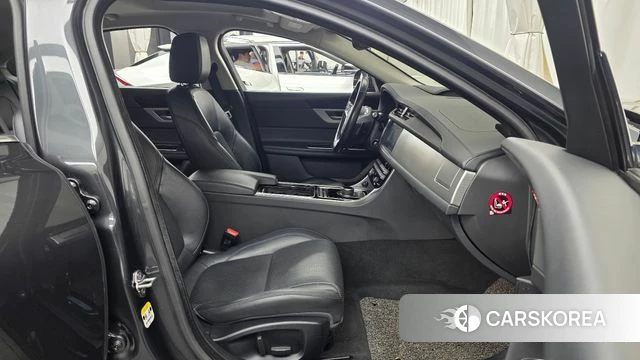 Jaguar XF (X260) 2018 Серый из Кореи, фото 2